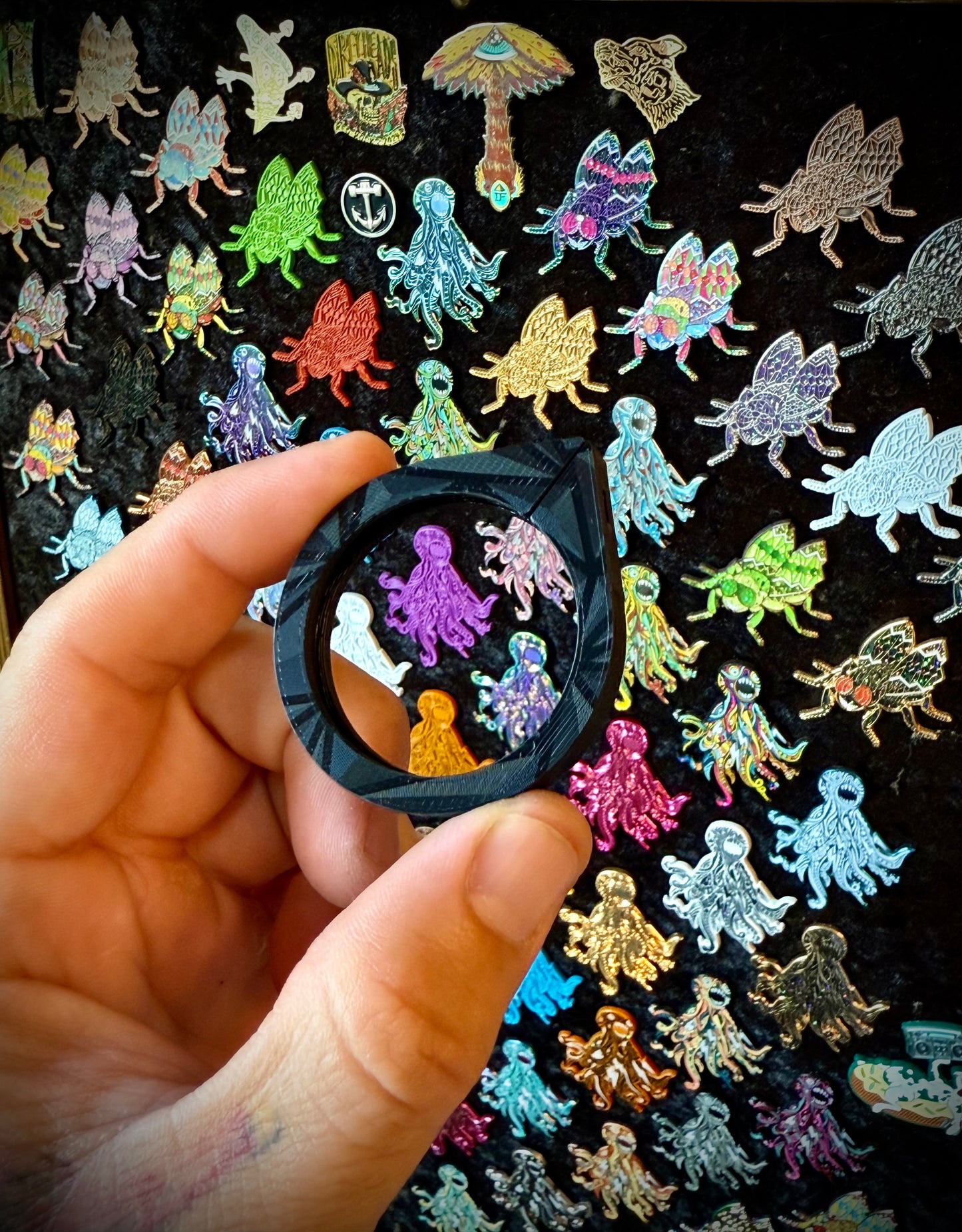 Diamond coin holder